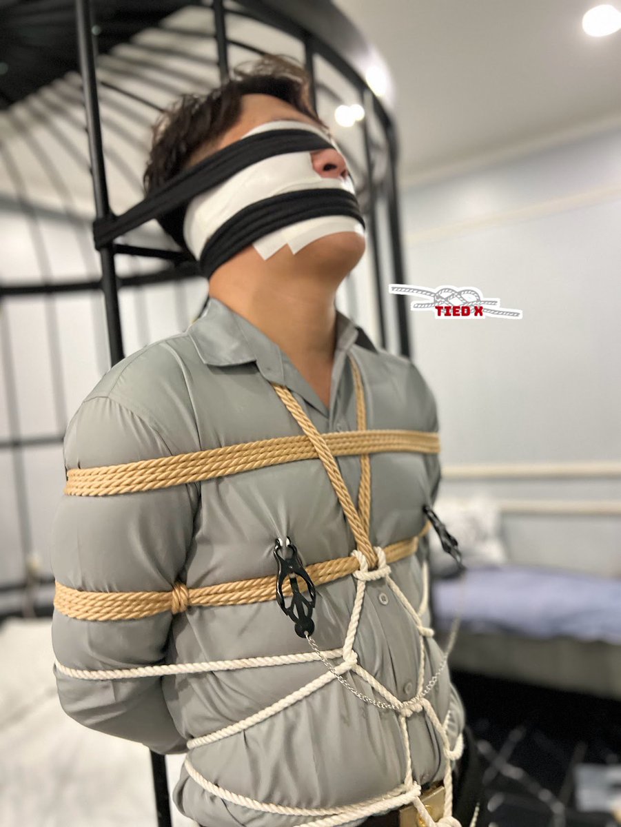 tieddxsmm's tweet photo. Cảm nhận sợi dây siết chặt vào cơ thể, bất lực là như thế nào https://t.co/JcyMHzBp0U