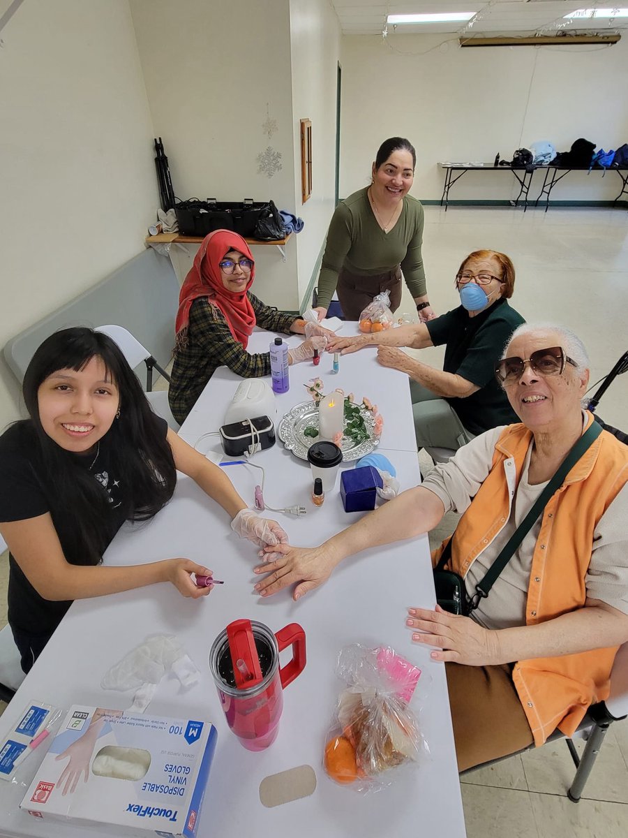 NYPD110Pct's tweet image. Our youth leadership council has been helping the elderly at the local senior center to combat loneliness and depression. #Elmhurst #Corona