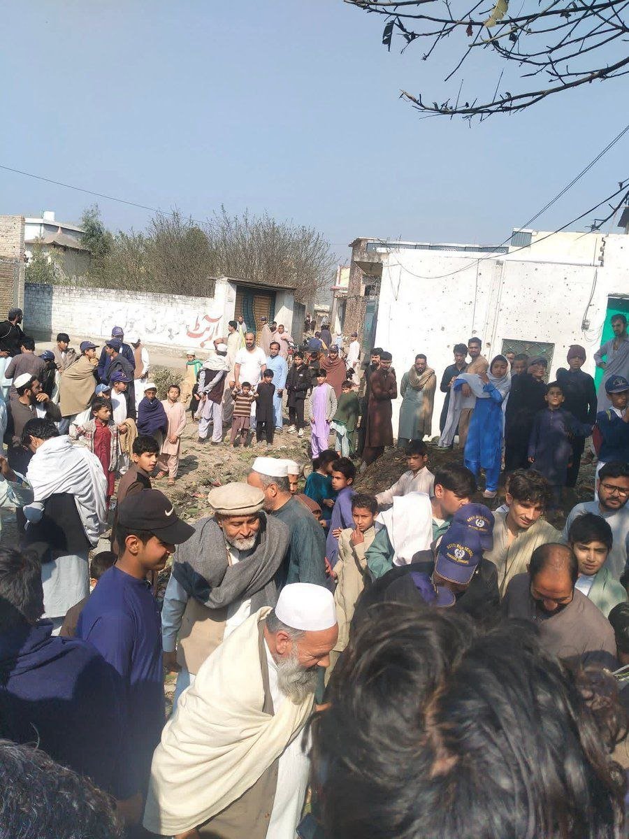MahalaxmiRaman's tweet photo. 🚨 HUGE! #Afghan Air Force strikes inside #Pakistan.
Afghan #Taliban Ministry of Defense confirms airstrikes were carried out around 11 am, targeting areas near #Faizabad in #Islamabad, the cantonment in #Nowshera, the military colony in #Jamrud, and locations in #Abbottabad 💥 https://t.co/IBWo2Wmhv9