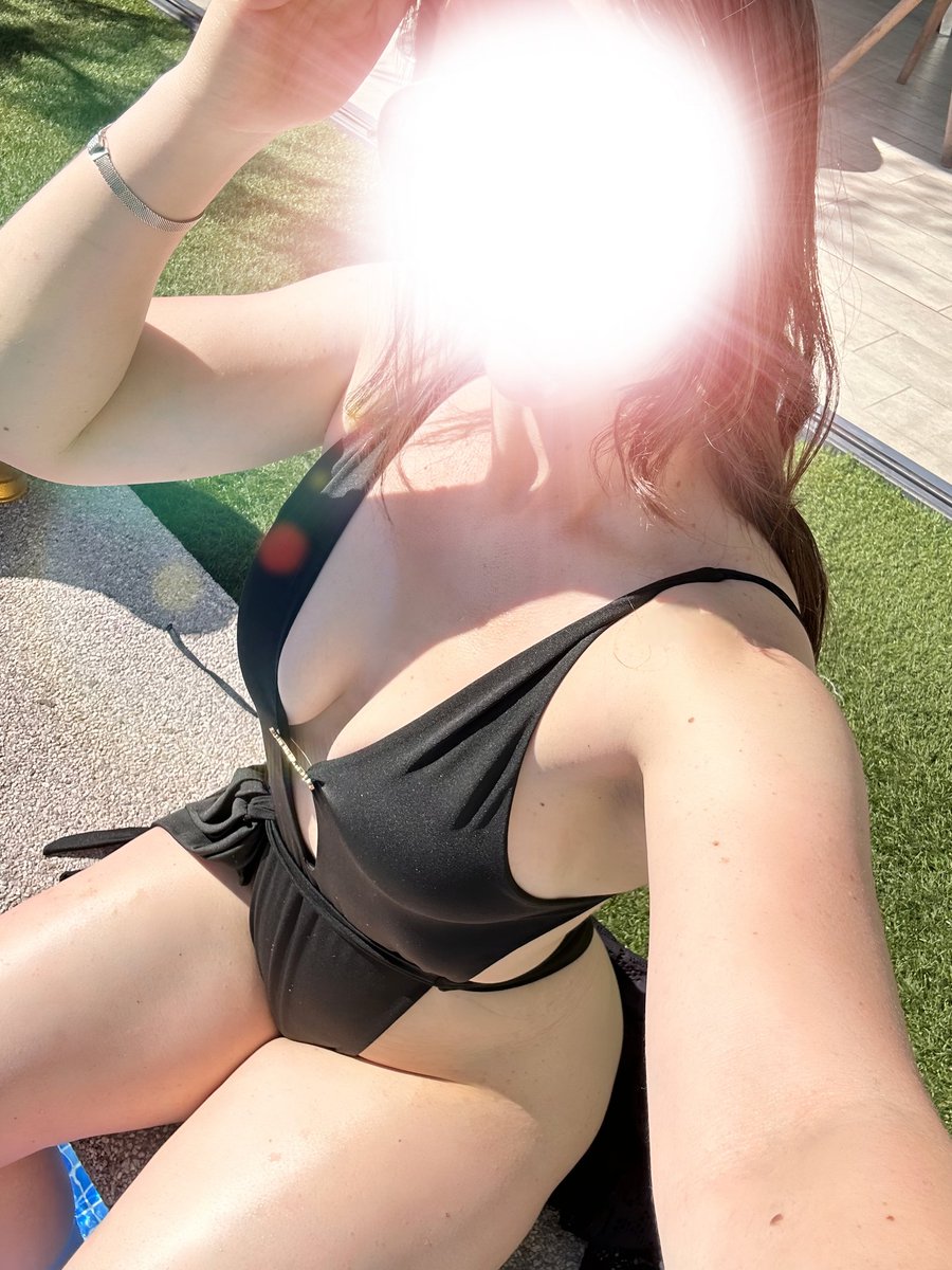 LaBlanquitaFit's tweet photo. Disfrutando los últimos días de #vacaciones que quedan, ven a mi grupo de #telegram, no se arrepentirán #laBlanquitaFit #bumbum #culazo https://t.co/qnOzHxb03A