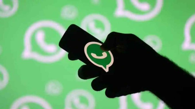 Akshamehta20's tweet photo. WhatsApp is currently down since this morning, and many users are facing issues logging in and sending messages.

If you're experiencing problems, you're not alone. Hopefully, the issue will be resolved soon. Stay tuned for updates.

#WhatsAppDown #ServerIssue #TechUpdate https://t.co/MkZlIEPXZh