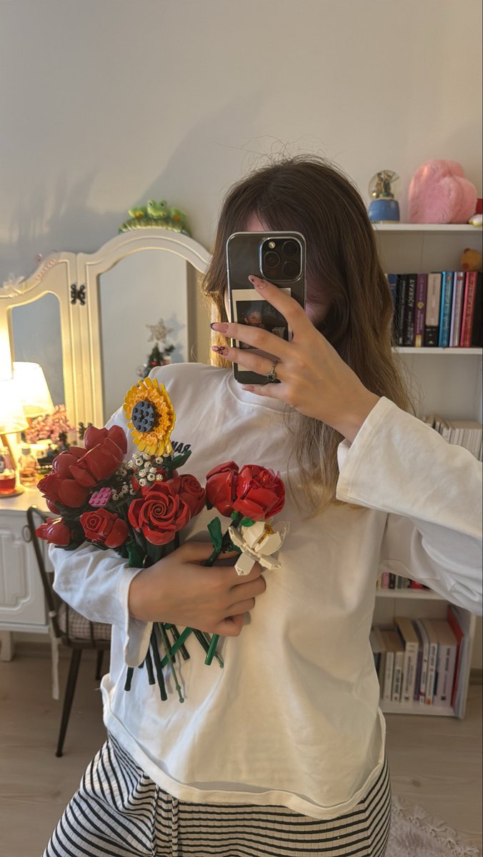 solmayan çiçeklere sahip olduğum için dehşet şanslıyım🥹👉🏻👈🏻