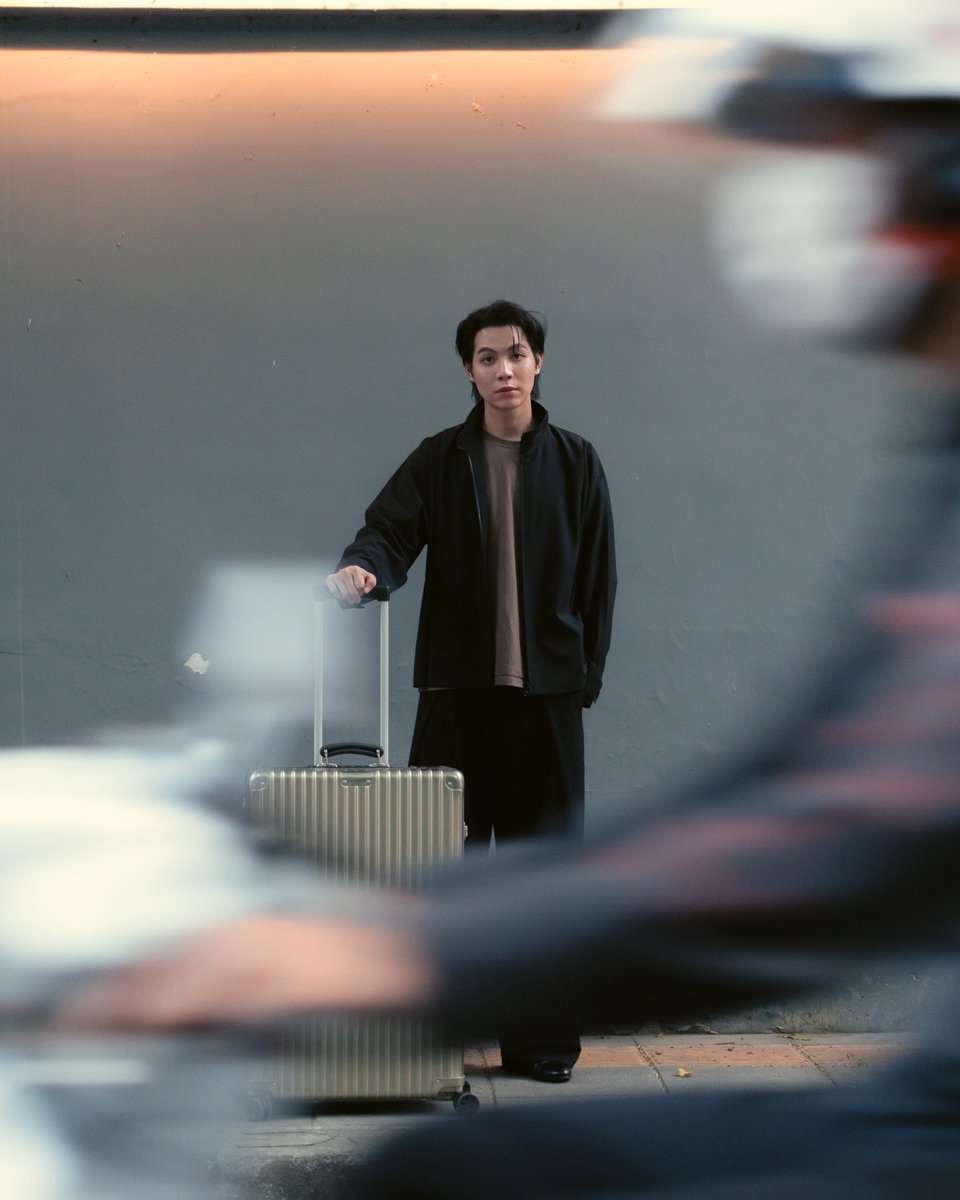 Siam_Paragon's tweet photo. RIMOWA นำเสนอวิวัฒนาการล่าสุดของคอลเลกชันไอคอนิกอย่าง Classic พบกับกระเป๋าเดินทาง RIMOWA Classic ในเฉดสีใหม่ประจำคอลเลกชันอย่างสี Titanium พร้อมกับ เฟิร์ส คณพันธ์ (@Firstkpp)

โดดเด่นด้วยลูมิเนียมอโนไดซ์คุณภาพสูง ที่ได้แรงบันดาลใจจากวัสดุที่ขึ้นชื่อเรื่องความแข็งแกร่ง เปรียบเสมือนจุดยึดที่มอบความอุ่นใจในทุกจุดหมายปลายทาง เฉดสีถาวรใหม่นี้ได้รับการออกแบบมาเพื่อความทนทาน และการใช้งานที่ยั่งยืนเหนือกาลเวลา

ค้นพบกระเป๋าเดินทางที่เป็นเพื่อนคู่ใจ และคอลเลกชันที่สร้างสรรค์เพื่อทุกการเดินทาง ผสานแรงบันดาลใจจากภูมิทัศน์ทางธรรมชาติ ได้ที่ RIMOWA ชั้น M สยามพารากอน

#RIMOWA #RIMOWAClassic #FirstKanaphan #SiamParagon