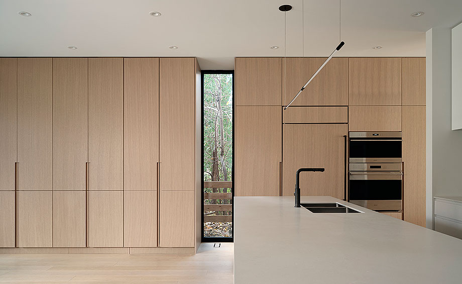 Interior_es's tweet photo. Archivo: Esta #casa unifamiliar fue concebida por #StudioAC como una serie de "cajas vivas" que generan una separación programática, acústica y formal del espacio.
-> Fotografía: Doublespace Photography
-> https://t.co/sd8mkcfrEX
-> #arquitectura #diseñointerior #Toronto #Canadá https://t.co/Y8bj8qbaKA