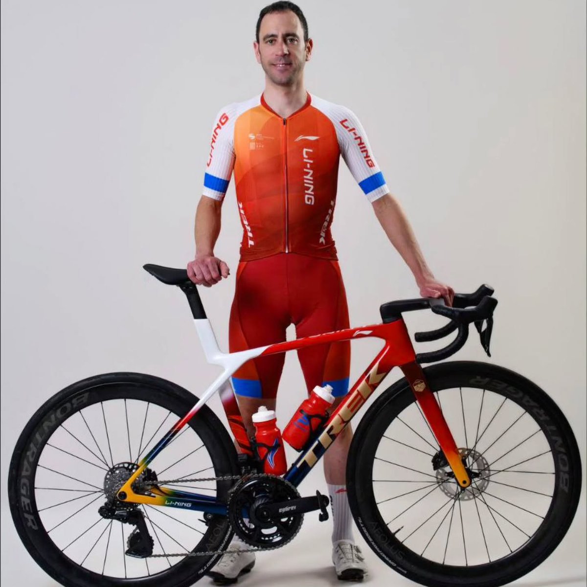 男子マラソン日本記録保持者の大迫傑選手が所属してるリーニンと自転車