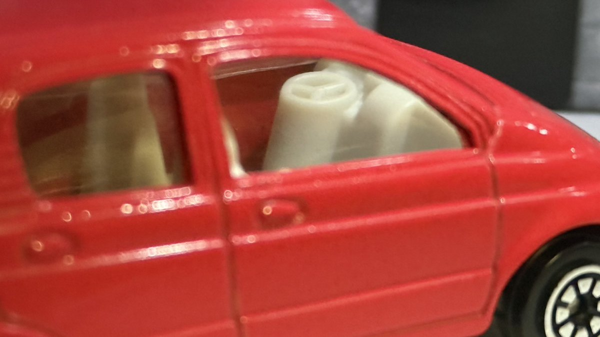 oqjgmgmpdpmpy's tweet photo. 愛嬌のあるつぶらな瞳が特徴的な2代目
コンセプトカーをベースにモデルチェンジを果たした大宇マティス
Bingo Toys製のミニカーで割とサイズは大きめ
造りは可もなく不可もなくで若干チープ寄りか
内装は非常に簡素でハンドルに関してはもう下から生えている始末
バリも意外と豊富
#BingoToys https://t.co/lGOLE5mcQW