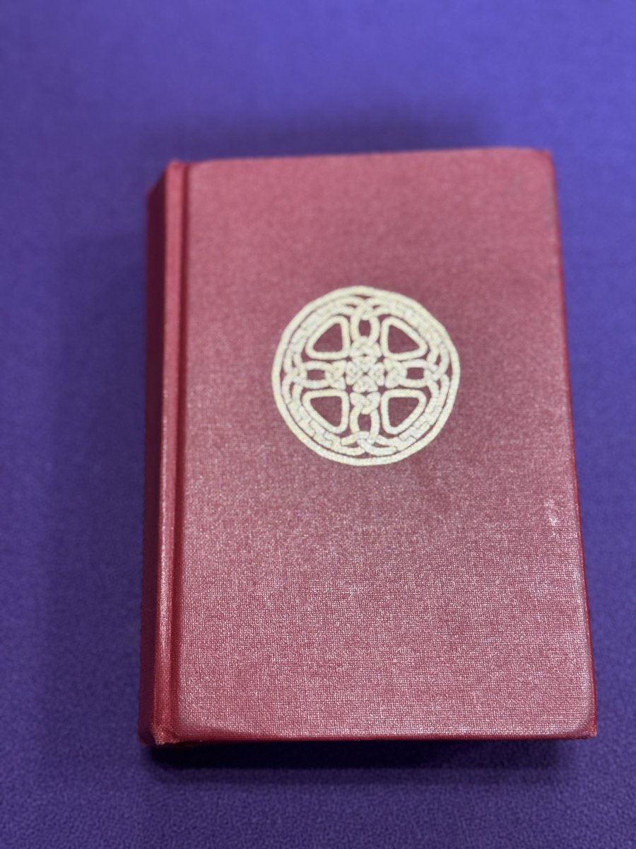 Gwahoddiad cynnes i wasanaeth Cymraeg
Croeso cynnes iawn i chi ymuno â ni yn Mystwyr Abertawe (Swansea Minster) ar gyfer ein Gwasanaeth Cymraeg sanctaidd o’r Cymun Bendigaid (Holy Eucharist yn y Gymraeg).

Cynhelir y gwasanaeth ar y dydd Gwener olaf pob mis am 11yb.

Mae croeso i