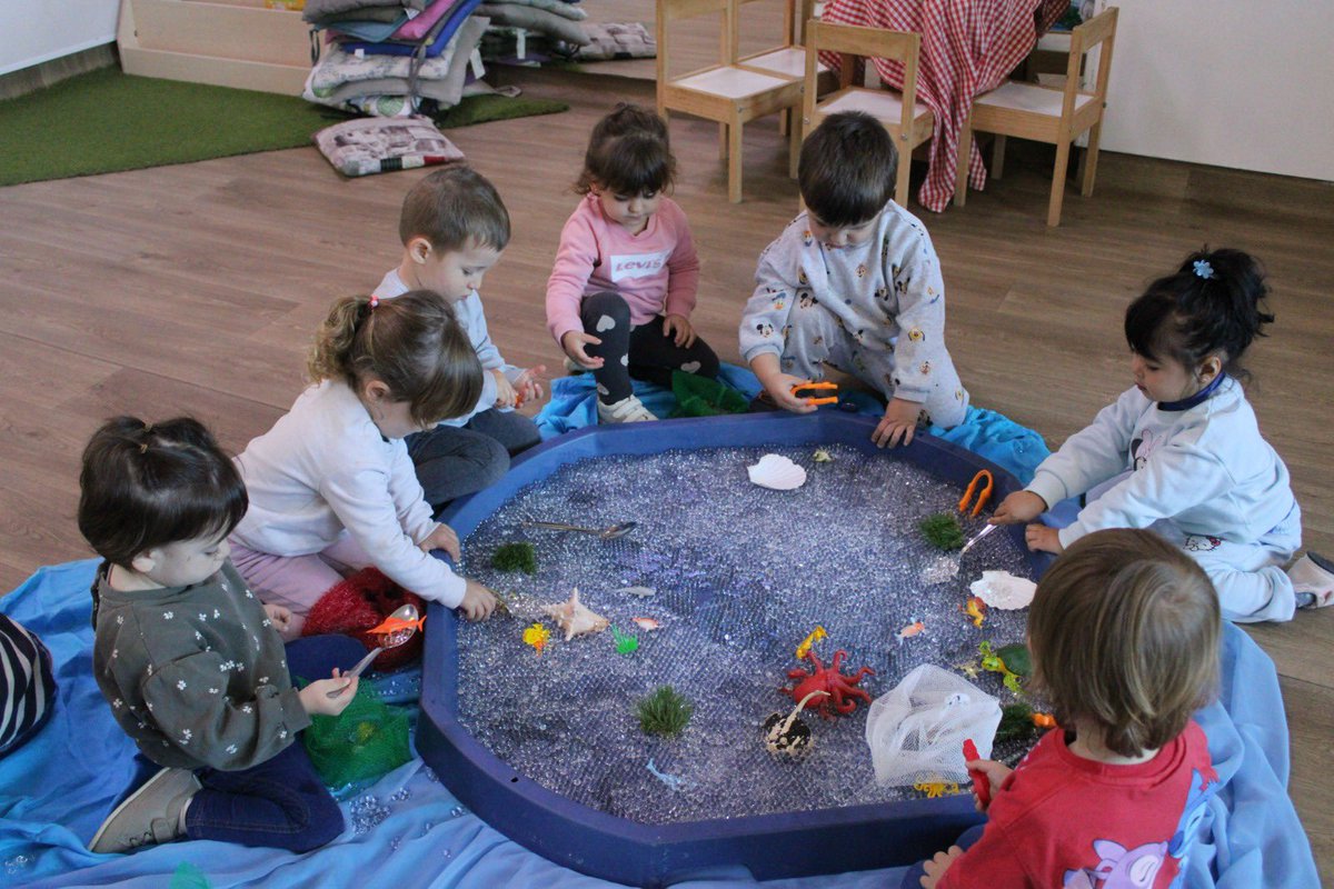 colsantpau's tweet image. LLAR | Els Gegants descobrim el fons marí! Explorem i descobrim noves textures, rescatem animals del mar que s'havien amagat i treballem nou vocabulari 🦀🐠🐋
Una experiència sensorial única! 🥰
#JoSocdelSantPau #Llar