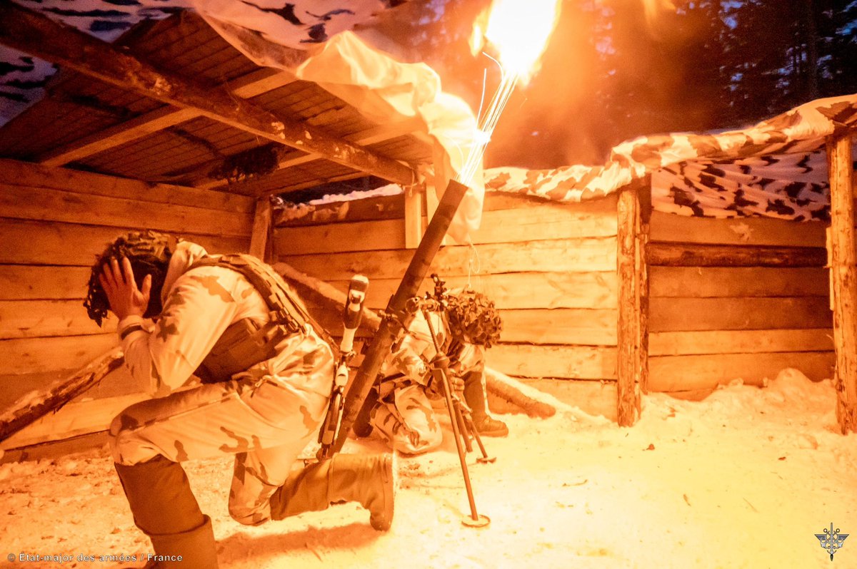 EtatMajorFR's tweet photo. 📍Estonie | Exercice #CALFEX : tir, manœuvres blindées et d'infanterie, challenge de chars de combat🇫🇷🇬🇧
➡️ Participation du sous-groupement tactique interarmes (SGTIA) 🇫🇷 à une manœuvre alliée organisée par le Battlegroup sous commandement🇬🇧
💥Compétition de tirs de chars à l'occasion de l'International Tank day pour clôturer l'exercice
🎯Renforcer la cohésion entre alliés de l'OTAN et éprouver nos techniques de combat. Être #prêts à défendre l'Alliance🛡️