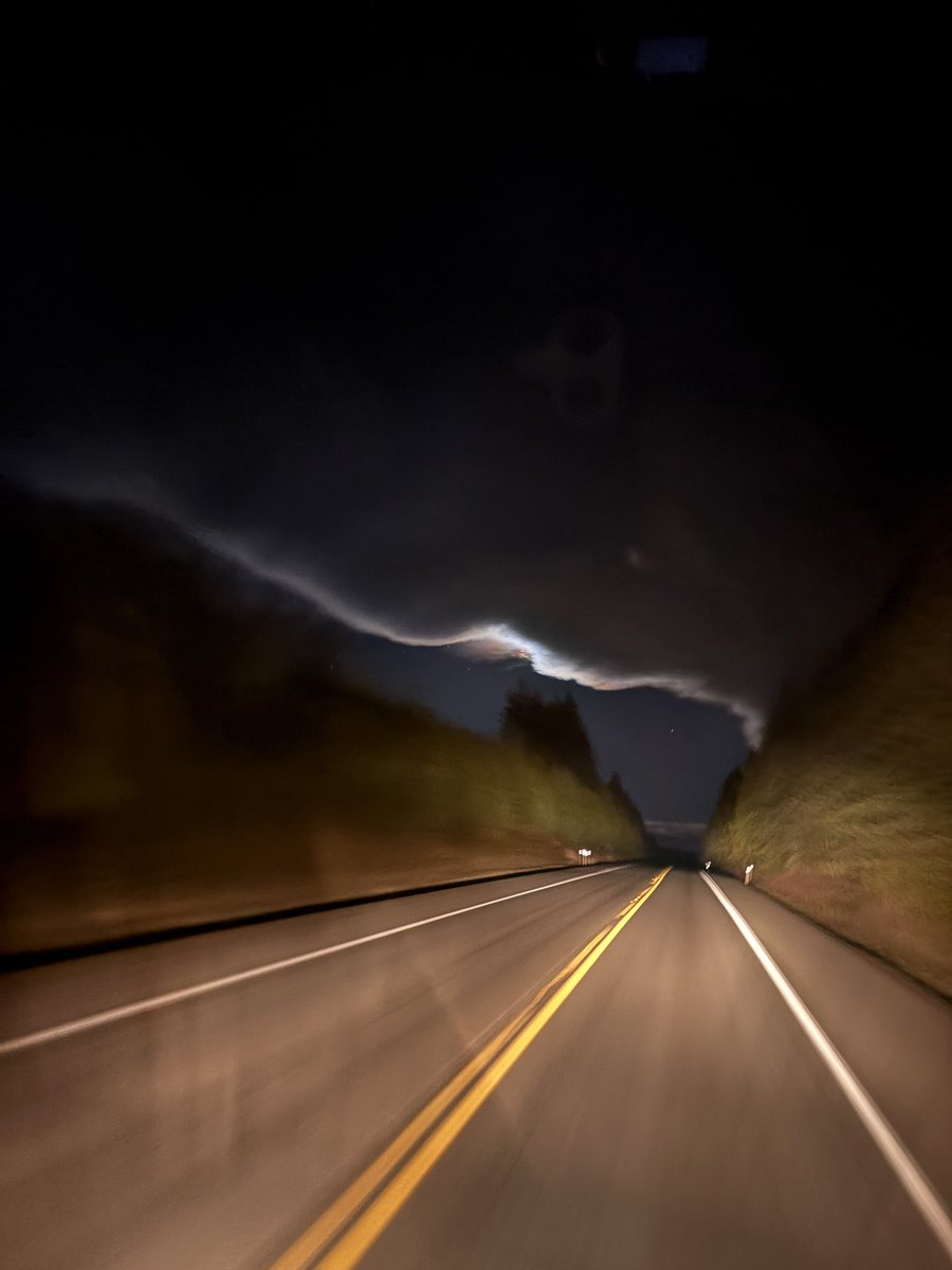 awake270's tweet photo. Captured this view last night on Highway 101. The bright star is Jupiter https://t.co/gYrePmgo1r