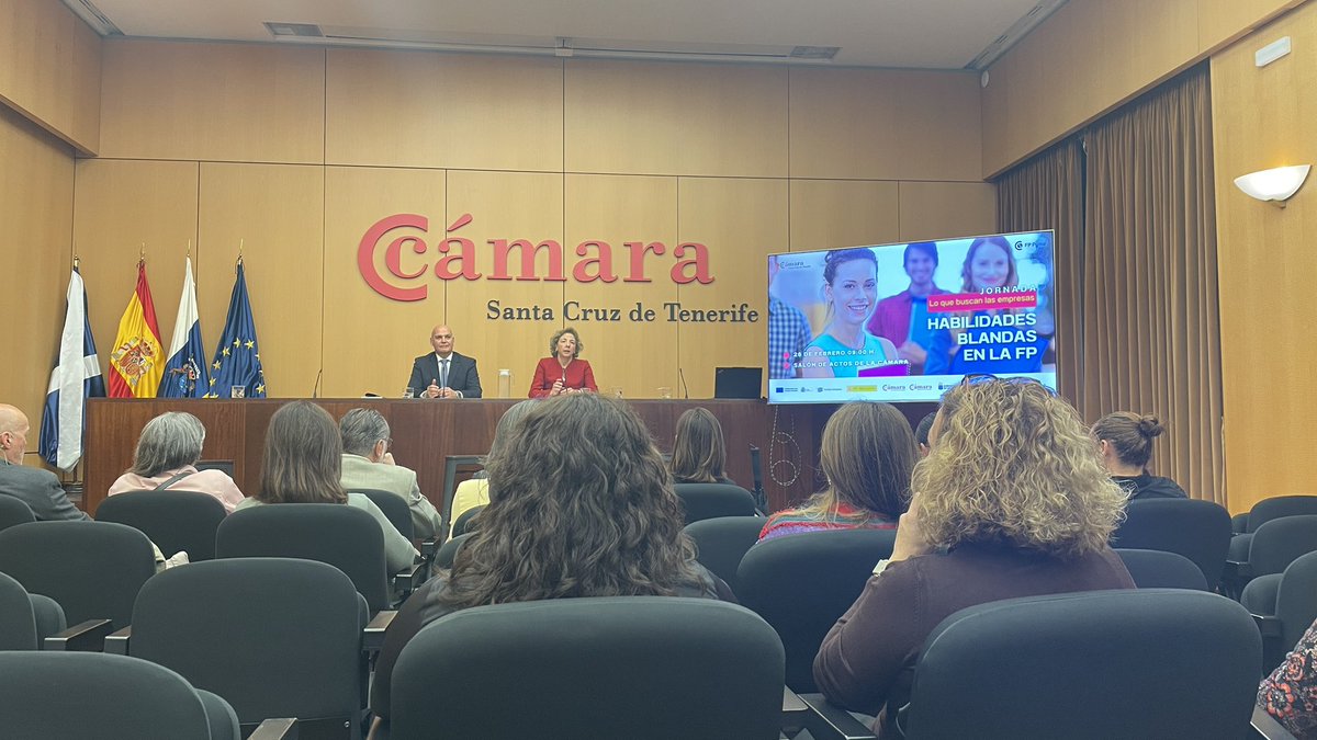 jarmapd's tweet photo. La jornada de Habilidades Blandas en la Cámara de S/C de Tfe

Tema: lo que de verdad buscan las empresas en los titulados de FP. Y la verdad... ¡me fui con un montón de notas y motivación

 @camarasctfe y @CABK_Dualiza 

 #SoftSkills #FPConFuturo #iesdoctorantoniogonzálezgonzález https://t.co/bXALV22d7i