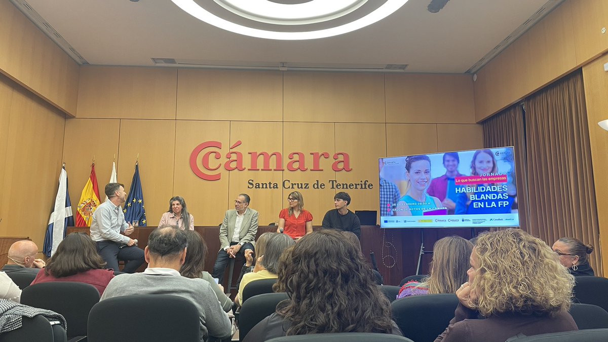 jarmapd's tweet photo. La jornada de Habilidades Blandas en la Cámara de S/C de Tfe

Tema: lo que de verdad buscan las empresas en los titulados de FP. Y la verdad... ¡me fui con un montón de notas y motivación

 @camarasctfe y @CABK_Dualiza 

 #SoftSkills #FPConFuturo #iesdoctorantoniogonzálezgonzález https://t.co/bXALV22d7i