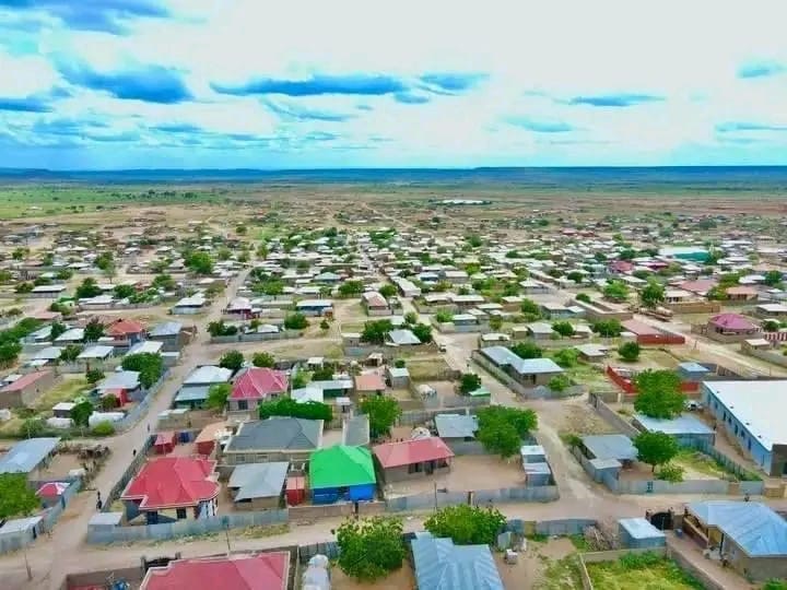 ONLFofficial's tweet image. A significant protest is ongoing in Garba district, Nogob, #SomaliState (Ogaden) following a horrific incident where a non-resident worker for a road construction company raped and murdered a nine-year-old child-girl. The locals demanded justice, but the PP administration