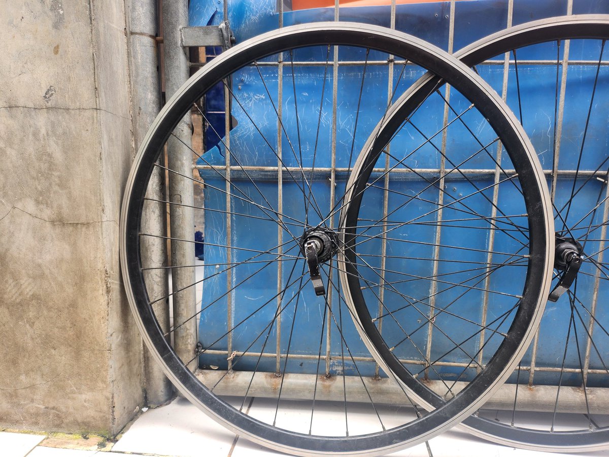 Islan Hata tweet media