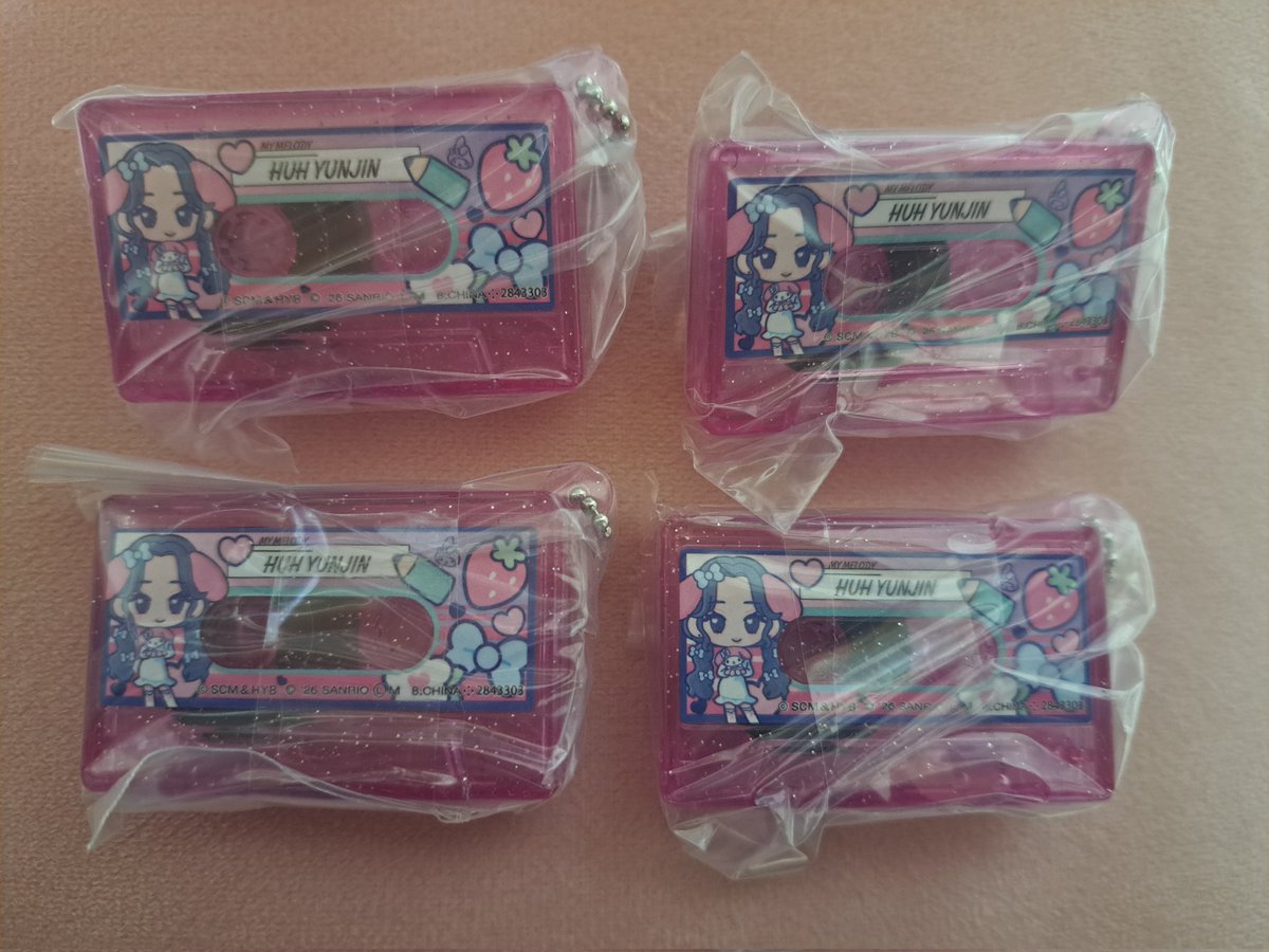 JH104_JS1230's tweet photo. ルセラフィム マイメロ クロミ ルセラ ガチャガチャ  LE SSERAFIM × MYMELODY &amp; KUROMI カセットテープチャーム 交換
譲︰ユンジン
求︰サクラ、ウンチェ
大阪手渡しor郵送📮
お気軽にお声掛けください🙂‍↕️ https://t.co/bBhXhqk42F