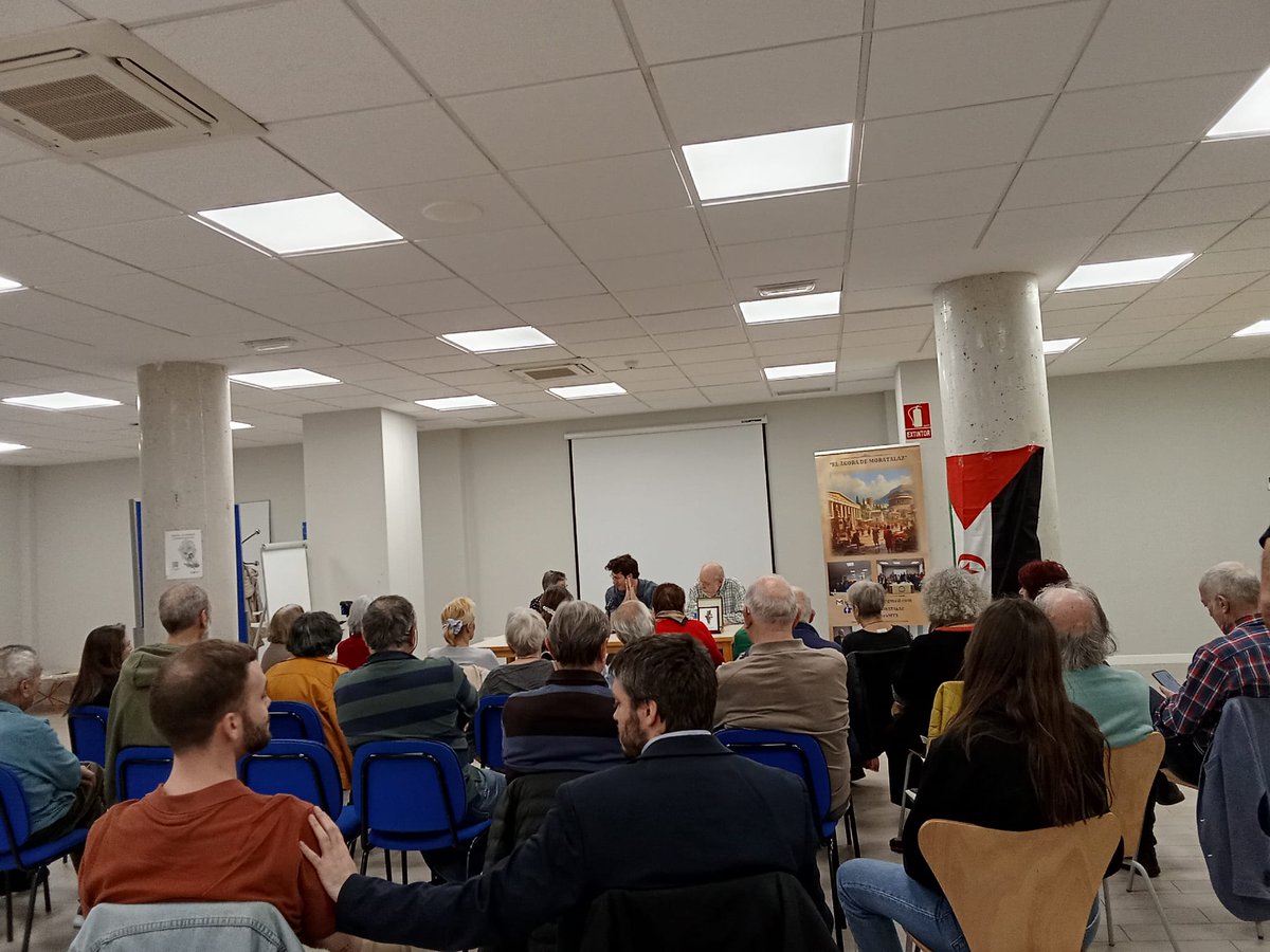 ElAgoraMTZ's tweet photo. Ayer estuvimos en la Biblioteca Miguel Delibes con el  analista @delamopablo presentando su libro "La defensa española",de @CatarataLibros.Da gusto 
ver espacios llenos para debatir sobre temas tan importantes.
 #MoratalazYLaCultura
#DescifrandoLaGuerra https://t.co/hoV4TxYaQX