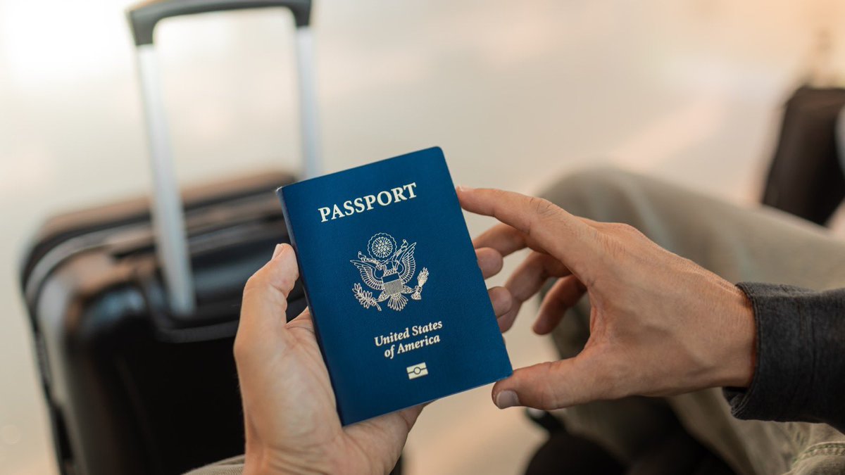 GlobeNewsDaily's tweet image. 🚨 BREAKING: Americans fleeing U.S. in record numbers net migration negative! Economic woes, politics driving exodus. Surprised? #USMigration #Economy