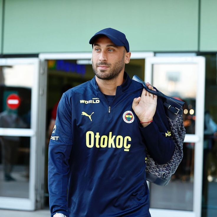 DeportesReports's tweet photo. Sercan Hamzaoğlu:

"Cenk Tosun iyi futbolcuydu, Fenerbahçe ondan çok yararlanamadı ama aşırı Beşiktaşlıydı.

Takım otobüsüyle maça giderken Beşiktaş maçını kaçırmayan birisiydi.

Yani adam çok hasta Beşiktaşlıydı." https://t.co/XqkuMtLZ0Z