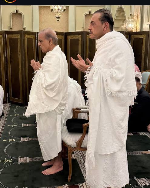 الحمدللہ اب وزیراعظم یہ نہیں کہتا،
کیا میں حملہ کر دوں؟
اور نہ ہی آرمی چیف یہ کہتا ہے کہ ہمارے جہازوں اور ٹینکوں میں تیل نہیں۔۔
دونوں دشمن کو سیدھا ٹھوکتے ہیں