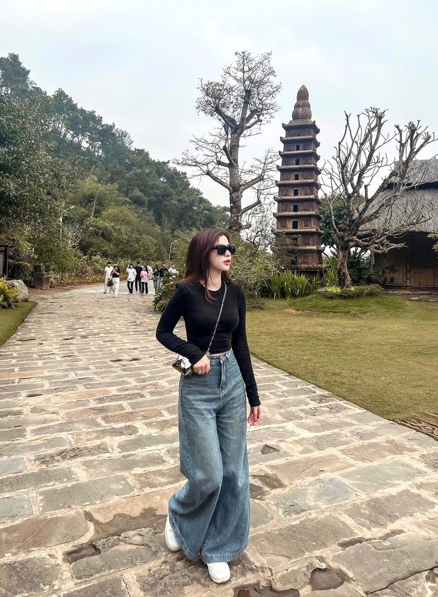 Meowxink94's tweet photo. Cuối tuần có gì không các chú 🦅 https://t.co/eVUKSLN2x5
