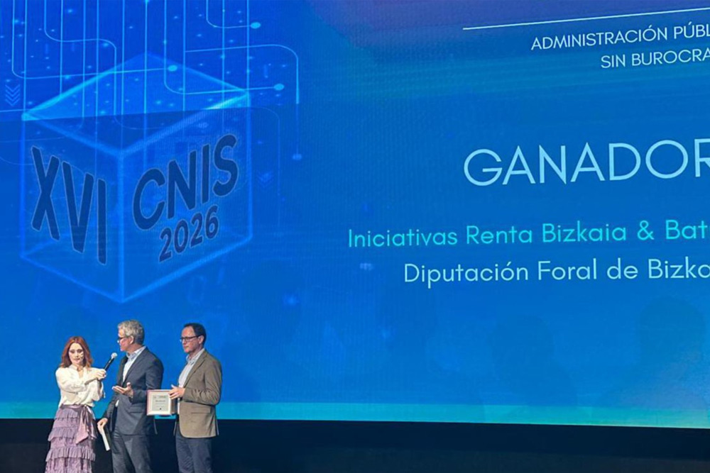 Estrategianet's tweet photo. La Diputación Foral de @Bizkaia , galardonada en los XVI #PremiosCNIS por sus iniciativas #Batuz y #RentaBizkaia
https://t.co/3z4irC6ZfM https://t.co/tZmTz9mRDx