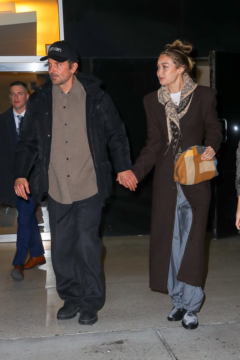 📸| Gigi Hadid junto a Bradley Cooper dejando un evento de “Frankenstein” en el DGA theater en New York. - 25/02 

Mas fotos: gigihadidargentina.sosugary.com
