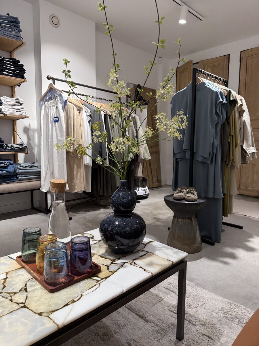 Toob_Alers's tweet photo. Met een kop koffie kan je het als man veel langer uithouden in dit soort winkels hè
#fashion #butik #Alkmaar https://t.co/LilETccTlY