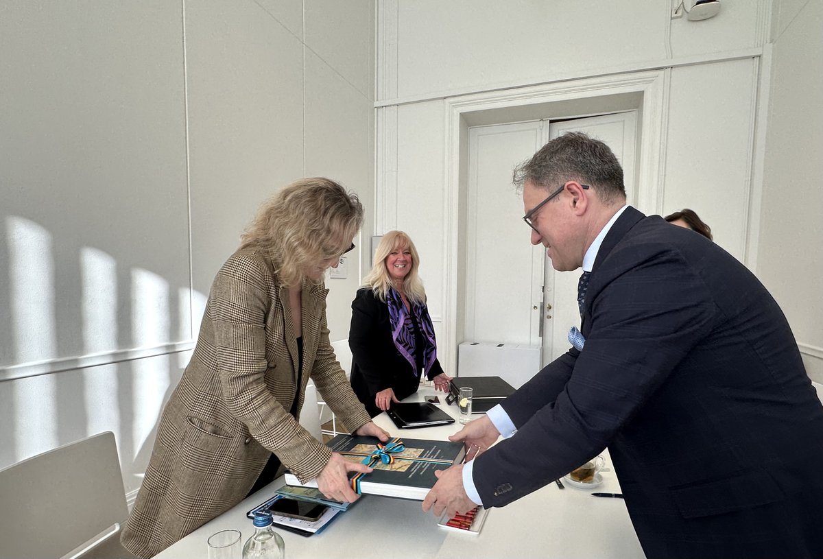 KazBrussels's tweet photo. 🇰🇿 Amb. @romanvassilenko met with Anne-Sophie Nyssen, Rector of University of Liège and Vice-Rector Frédéric Schoenaers.
Talks focused on #Education, #Research, #Innovation, #SpaceTech, #AgriTech &amp; #AcademicMobility.

🔗https://t.co/gwWDhZzbma https://t.co/KN9tUewgKx