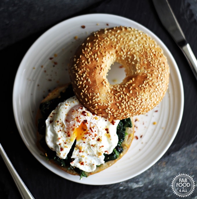 FabFood4All's tweet image. Looking for a quick and tasty breakfast idea? Try this Quick Poached Egg &amp;amp; Garlic Spinach Bagel! fabfood4all.co.uk/quick-poached-… #breakfastideas #healthyrecipes #egg