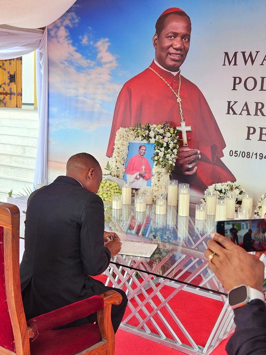 Siku ya jana tarehe 26/Feb/2026 nilipata nafasi ya Kushiriki katika maombolezo ya Mwadhama Polycarp Kadinali Pengo. 

Pia nilipata nafasi ya kumpa pole Baba Askofu Mkuu jimbo Katoliki la Dar es Salaam, Mhasham Jude Thaddeus Ruwaichi kwa kupatwa na msiba huo wa Baba Askofu Mkuu