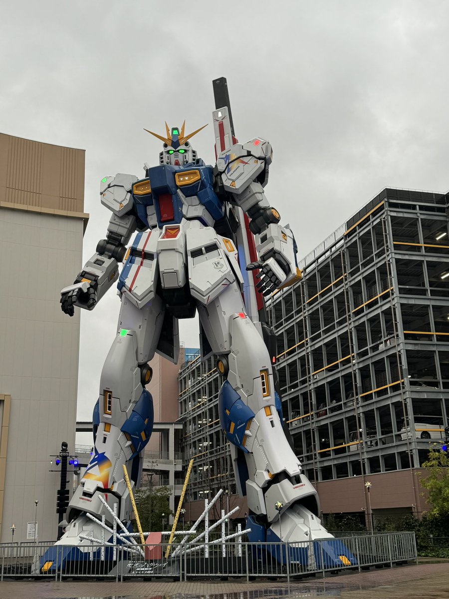 TK_HEROff's tweet photo. 久々にやって来たららぽーと福岡！
今回で10回目の来訪でした。19時からの演出も見れて満足☺️
#ららぽーと福岡 https://t.co/KarCjiLiGx