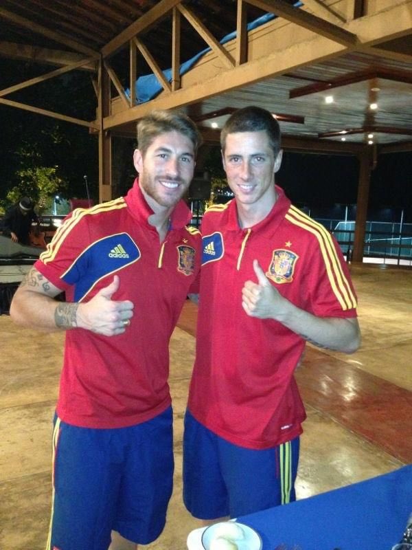mykholin's tweet photo. ❤️❤️ @SergioRamos ❤️❤️ @Torres ❤️❤️ https://t.co/Es6cNfTqxU