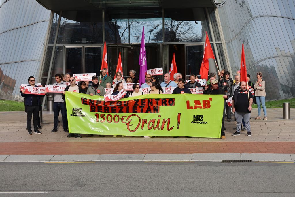 📣 Enplegu Zentro Berezietako langileek salatu dute Confebaskek uko egin diola LGS propio bat negoziatzeari

🚨 Adierazi dute sektore honetan miseriazko soldatak direla nagusi, langileen %80k hilean 1.500 € baino gutxiago kobratzen baitu 

🔗 labur.eus/8pjltefb