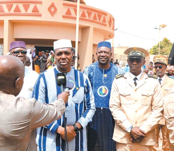 L_ESSOR's tweet image. #Mali : #Koulikoro : le Premier ministre inaugure le vestibule des autorités et légitimités traditionnelles...
journalessor.ml/posts/koulikor…