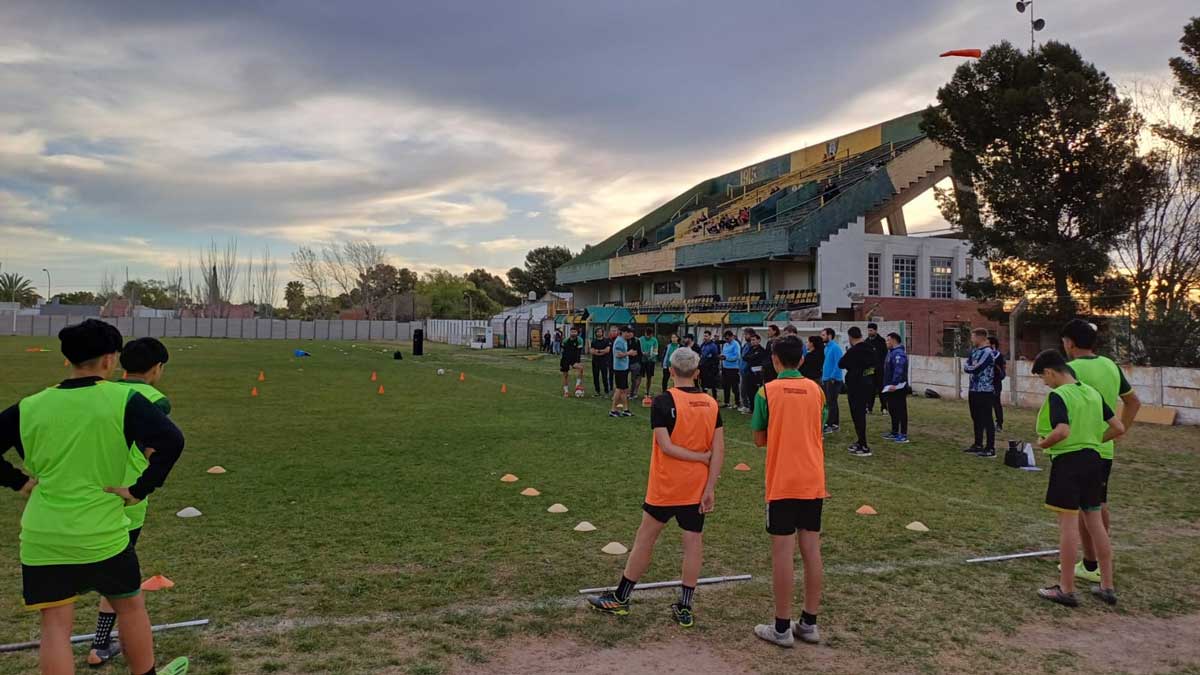 Comunicado del Club Comercial: la cuota social se ajusta de 10 a 12 mil pesos ingenierowhite.com/2026/02/27/com… #Destacados #Institucionales