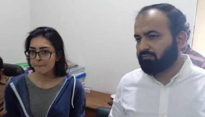 AsadAToor's tweet photo. 🚨🚨
This is how you use mainstream media only to misguide 250 million Pakistanis and hide your sins, all the mainstream media only reporting on the bails granted to #Pakistan’s most impactful human rights defenders @ImaanZHazir and @AdvHadiali by ATC but “asked” not to report on proceedings in #Islamabad high court today where the court of Justice Muhammad Asif again played with the couple’s plea for suspension of 17 years imprisonment. And common man wrongly perceiving by watching mainstream media that Imaan and Hadi started getting justice and will be out of jail soon but the reality is otherwise!