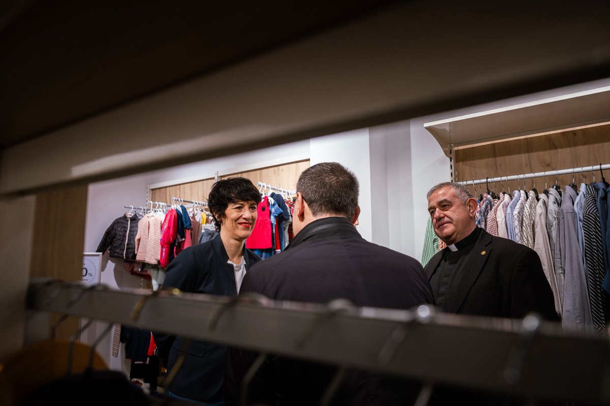 SaizElma's tweet photo. 👏 Ha sido un placer visitar en Zamora una de las tiendas de #ModaRe-, cooperativa social impulsada por @_CARITAS y referente en economía circular y empleo inclusivo en el sector textil.
Gracias por la acogida y por abrirme las puertas. https://t.co/njd5eDzGZP