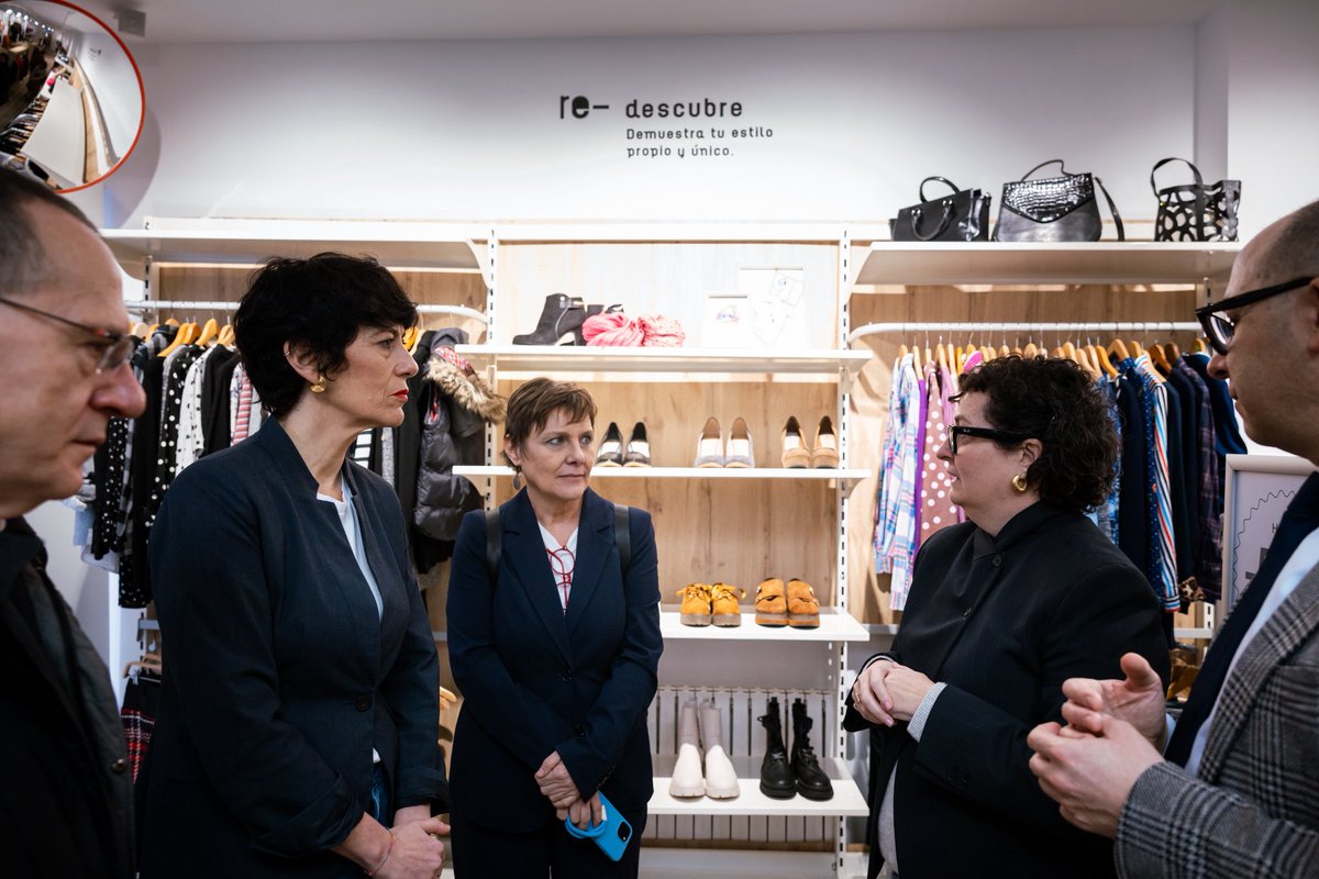 SaizElma's tweet photo. 👏 Ha sido un placer visitar en Zamora una de las tiendas de #ModaRe-, cooperativa social impulsada por @_CARITAS y referente en economía circular y empleo inclusivo en el sector textil.
Gracias por la acogida y por abrirme las puertas. https://t.co/njd5eDzGZP