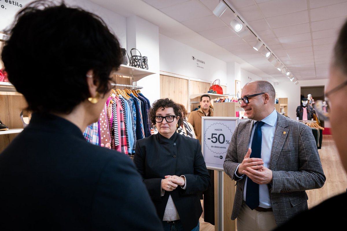 SaizElma's tweet photo. 👏 Ha sido un placer visitar en Zamora una de las tiendas de #ModaRe-, cooperativa social impulsada por @_CARITAS y referente en economía circular y empleo inclusivo en el sector textil.
Gracias por la acogida y por abrirme las puertas. https://t.co/njd5eDzGZP
