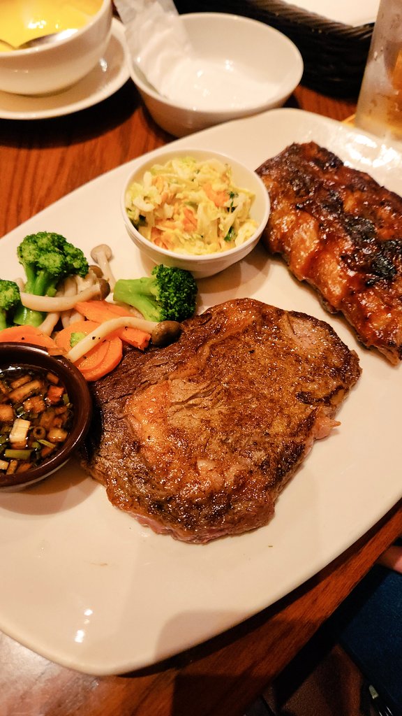 stitchinc's tweet photo. アウトバックステーキハウス行ってきた🥩。 美味しかった❤ https://t.co/kFpwuAeOQo