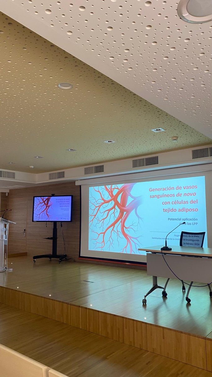 HNPdivulga1's tweet photo. Ayer disfrutamos de un nuevo SIUNI titulado “Generación de vasos sanguíneos de novo con células del tejido adiposo” por Ángela Santos de la mata del grupo Fisiopatología y Medicina Regenerativa. ¡Enhorabuena por el trabajo Ángela! https://t.co/2DqaWqRuCZ