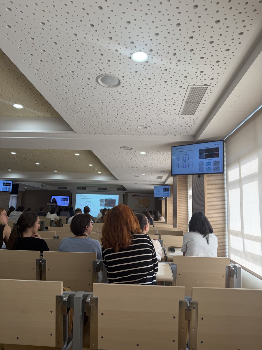 HNPdivulga1's tweet photo. Ayer disfrutamos de un nuevo SIUNI titulado “Generación de vasos sanguíneos de novo con células del tejido adiposo” por Ángela Santos de la mata del grupo Fisiopatología y Medicina Regenerativa. ¡Enhorabuena por el trabajo Ángela! https://t.co/2DqaWqRuCZ