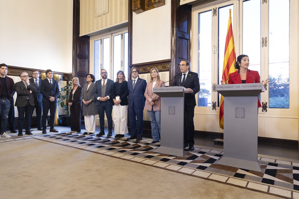 aliciarll's tweet photo. Els pressupostos que Catalunya necessita ja són al Parlament.

Uns recursos de rècord, amb 49.162 M€ per reforçar l'educació, la sanitat, els drets socials i l'habitatge, i amb què accelerarem la inversió.

Uns comptes valents i ambiciosos per donar resposta a la ciutadania. https://t.co/A7tSL7BOhI