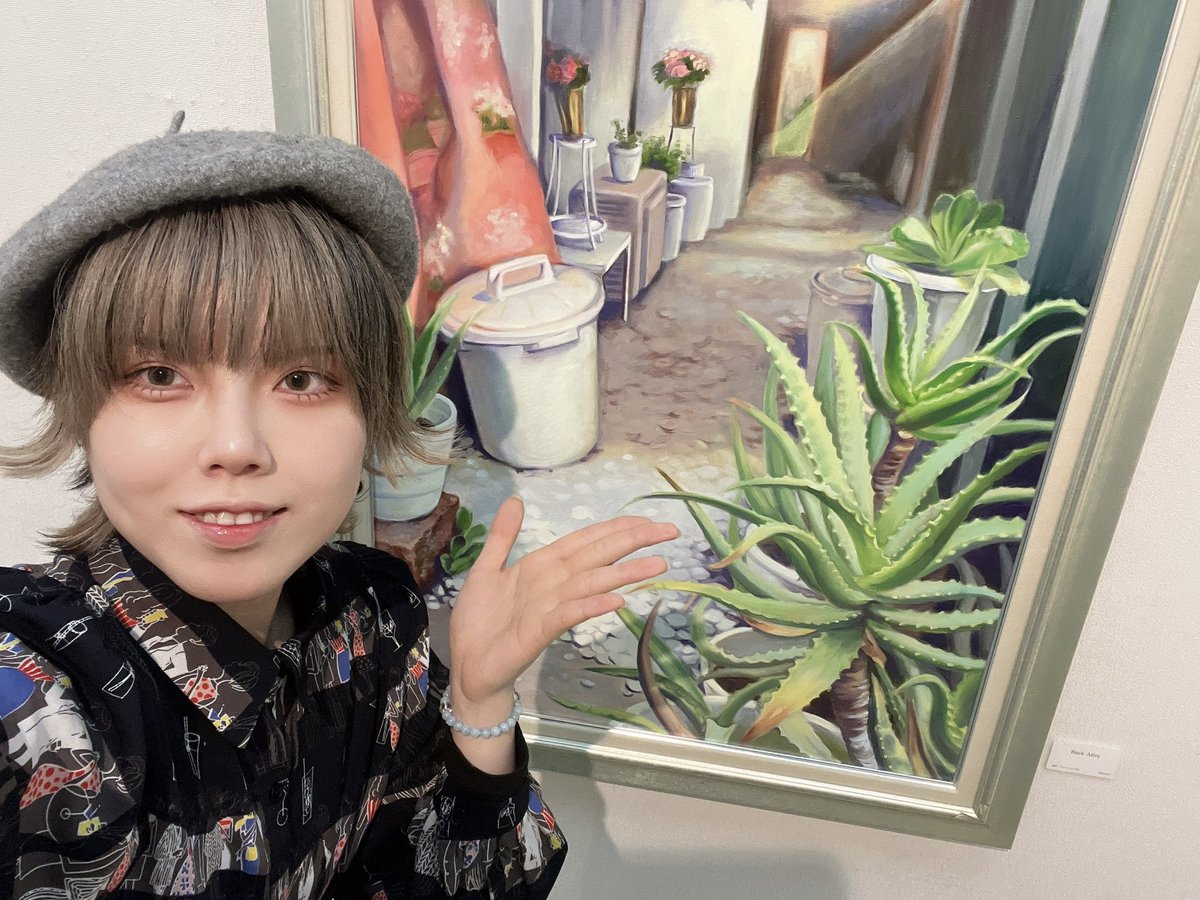 Rie_oilpaint's tweet image. 本日もご来場頂きありがとうございました！
これは何とかして作品と映りたくて奮闘している私です😂
明日もどうぞよろしくお願い致します✨ 
 #油絵 #art #oilpaint