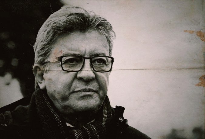 Ils veulent tous abattre le vieux 
Ce qu’ils ne savent pas, c’est que nous sommes des millions derrière lui.  
Ils peuvent utiliser tous les moyens en leur possession pour le décrédibiliser, le diaboliser :  
la réalité, c’est que plus ils s’acharnent, plus notre estime pour lui