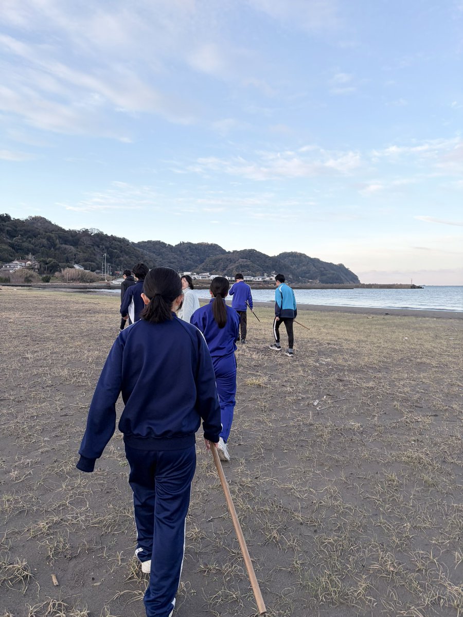 hit_aiki's tweet photo. 【春遠征2日目】
今朝は海岸までランニングをしました🏃
空と海の淡い色合いが美しく、リフレッシュして稽古に臨むことができました

#合気道
#春から一橋 https://t.co/eVtL6x68mZ