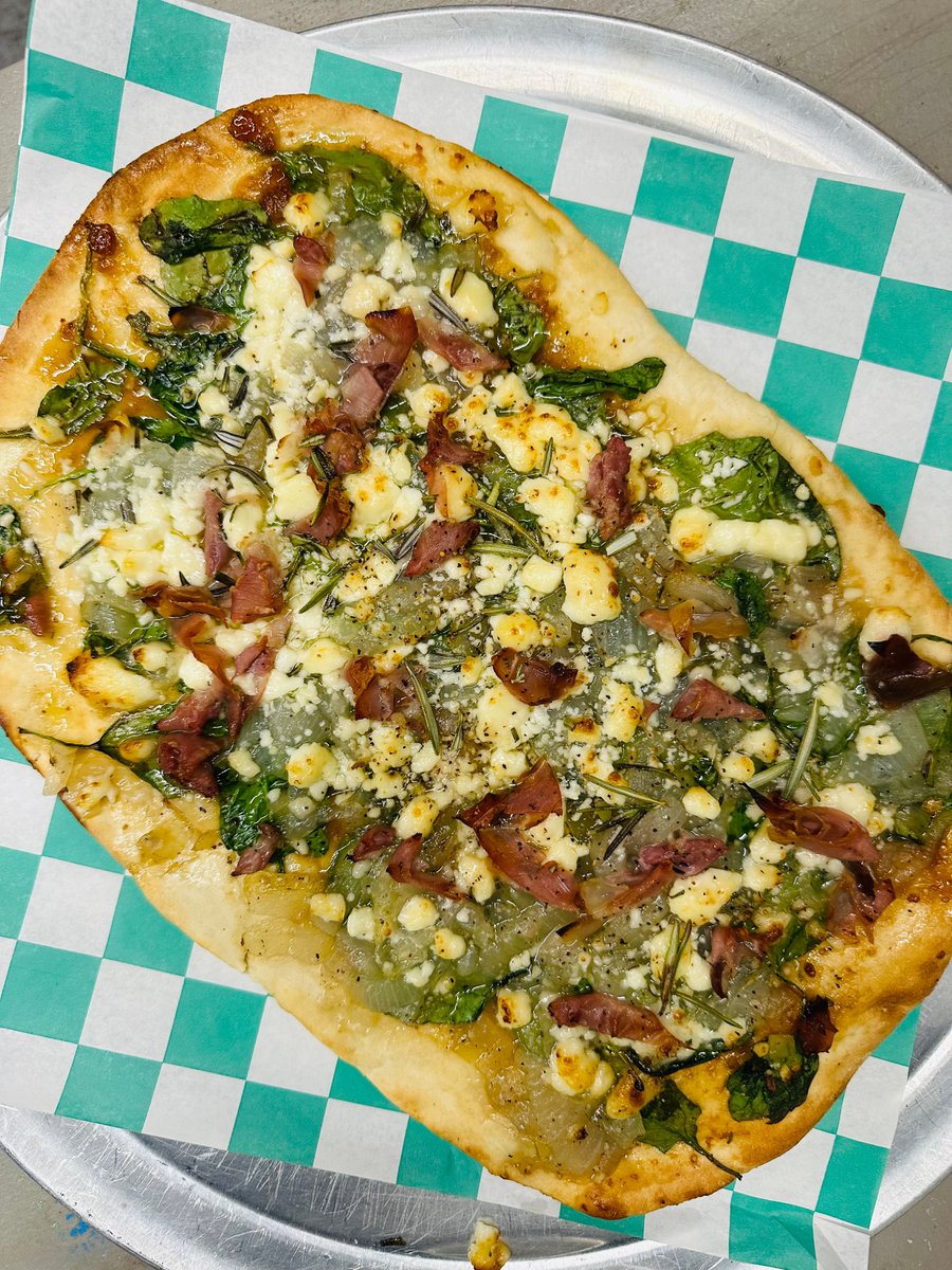 yorkbeachbeerco's tweet photo. Fresh drop of Flatbreads from @ginasbhq, just in time for the weekend 🍕 Open Friday - Sunday at 12pm 🍻 #yorkbeachbeerco #flatbreads #supportlocal #mainebeer #yorkbeachmaine https://t.co/kaCkDxZFMH