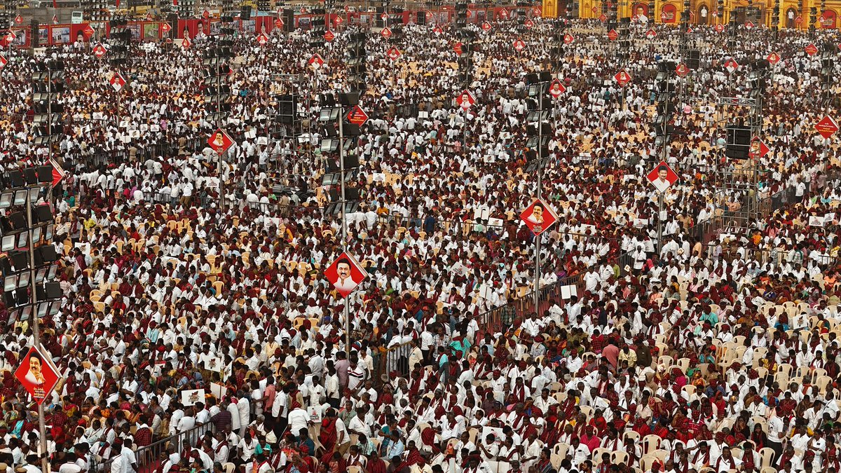 V_Senthilbalaji's tweet photo. 2.22 கோடிக்கும் அதிகமான அரிசி குடும்ப அட்டைதாரர்களுக்கு பொங்கல் பரிசுத் தொகுப்போடு பொங்கல் பரிசுத் தொகையாக ரூ.  3,000 வழங்கிய மாண்புமிகு தமிழ்நாடு முதலமைச்சர் தளபதி @mkstalin அவர்கள் இன்று கோவையில் தலைமையேற்று பேருரையாற்றும், தி.மு.க மேற்கு மண்டல வாக்குச்சாவடி குழுவினருக்கான 'என் வாக்குச்சாவடி - வெற்றி வாக்குச்சாவடி' பயிற்சி மாநாட்டு திடலில், மாண்புமிகு முதலமைச்சர் தளபதி அவர்களை வரவேற்க காத்திருக்கும் கொள்கை கூட்டத்தின் ஒரு பகுதி..

#ஸ்டாலின்_தொடரட்டும்
#தமிழ்நாடு_வெல்லட்டும்
#WestZone4DMK2026