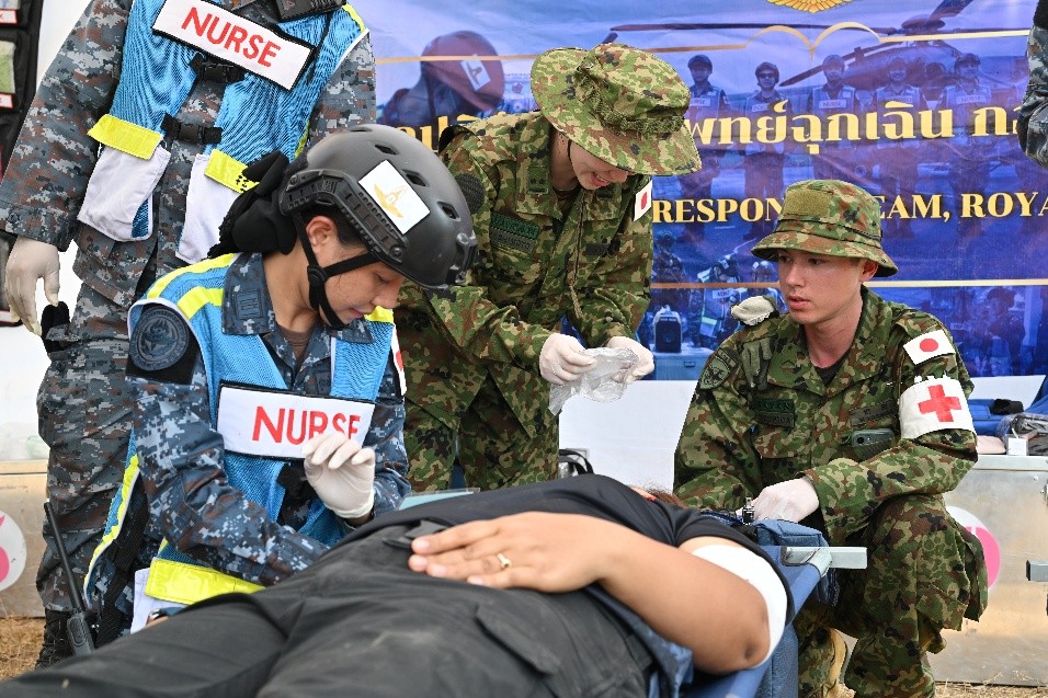 多国間共同訓練コブラ・ゴールド２６に参加中の陸上総隊は、タイにおいて、大規模災害を想定した人道支援・災害救援活動訓練に参加しました。
災害に国境はありません。地域の平和と安全を「救う力」の連帯で支えるため、引き続きパートナー国等との連携を深化してまいります。🇹🇭🇺🇸🇸🇬🇮🇩🇯🇵🇰🇷🇲🇾🇨🇳🇮🇳
