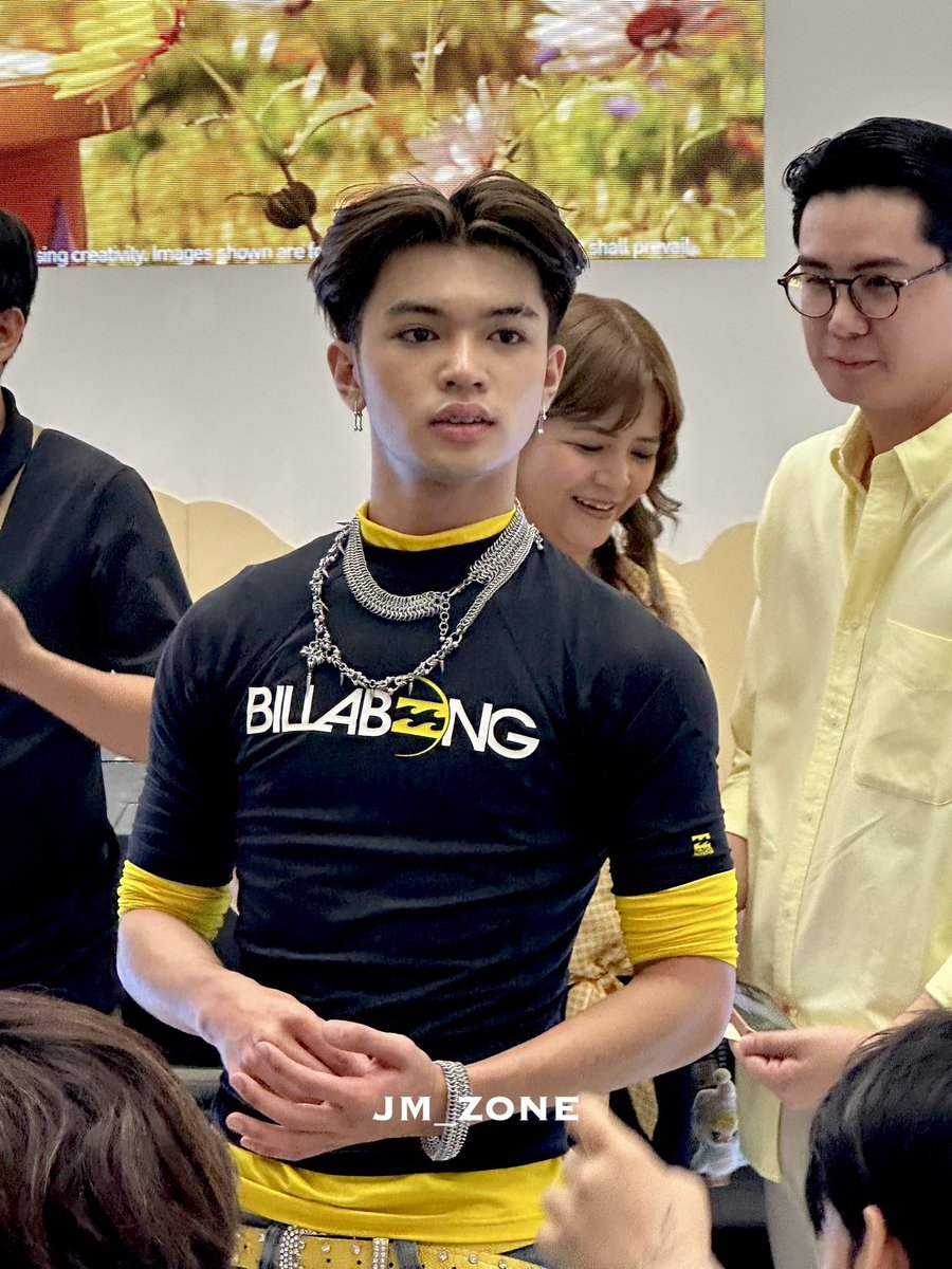 Nakita ko rin siya today. 🐯😍🫶🏻

vivo V70 Bloom Under The Sun

#vivoV70 #BloomUnderTheSun 
#HORI7ON #호라이즌  
#HORI7ON_JEROMY 
<a href="/HORI7ONofficial/">HORI7ONofficial</a>